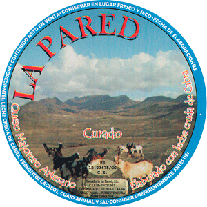 Queso curado al pimenton elaborado con leche cruda de cabra con Denominación de Origen Majorero La Pared